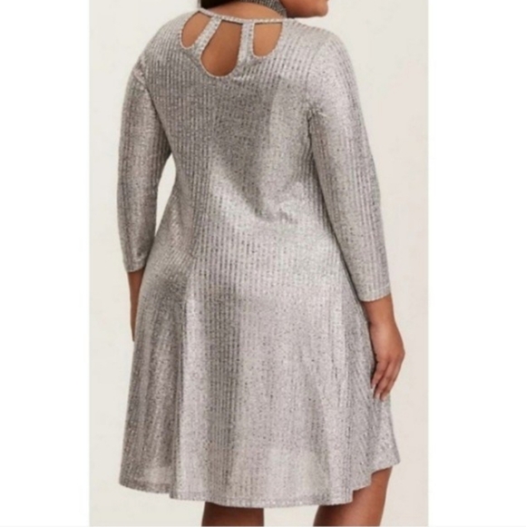 🍂🍁NWOT TORRID 1X Silver Metallic Shimmer Ribbed Knit Trapeze Dress - Picture 2 of 5